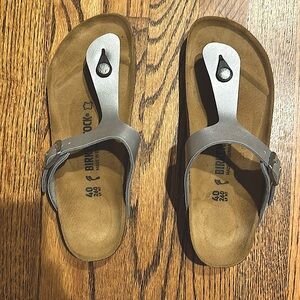 **Brand New w/o tags Birkenstock Gizeh Sandals - Size 40 (Women's 9) - Silver**